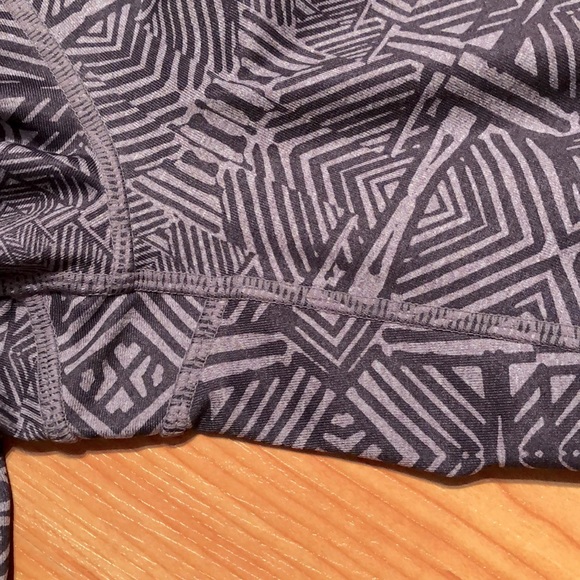 3/4 leggings purple pattern size medium - Picture 7 of 7